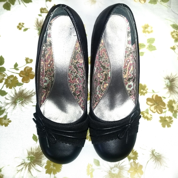 Mudd Shoes - 🔵 Mudd 6.5 Heels with Bows